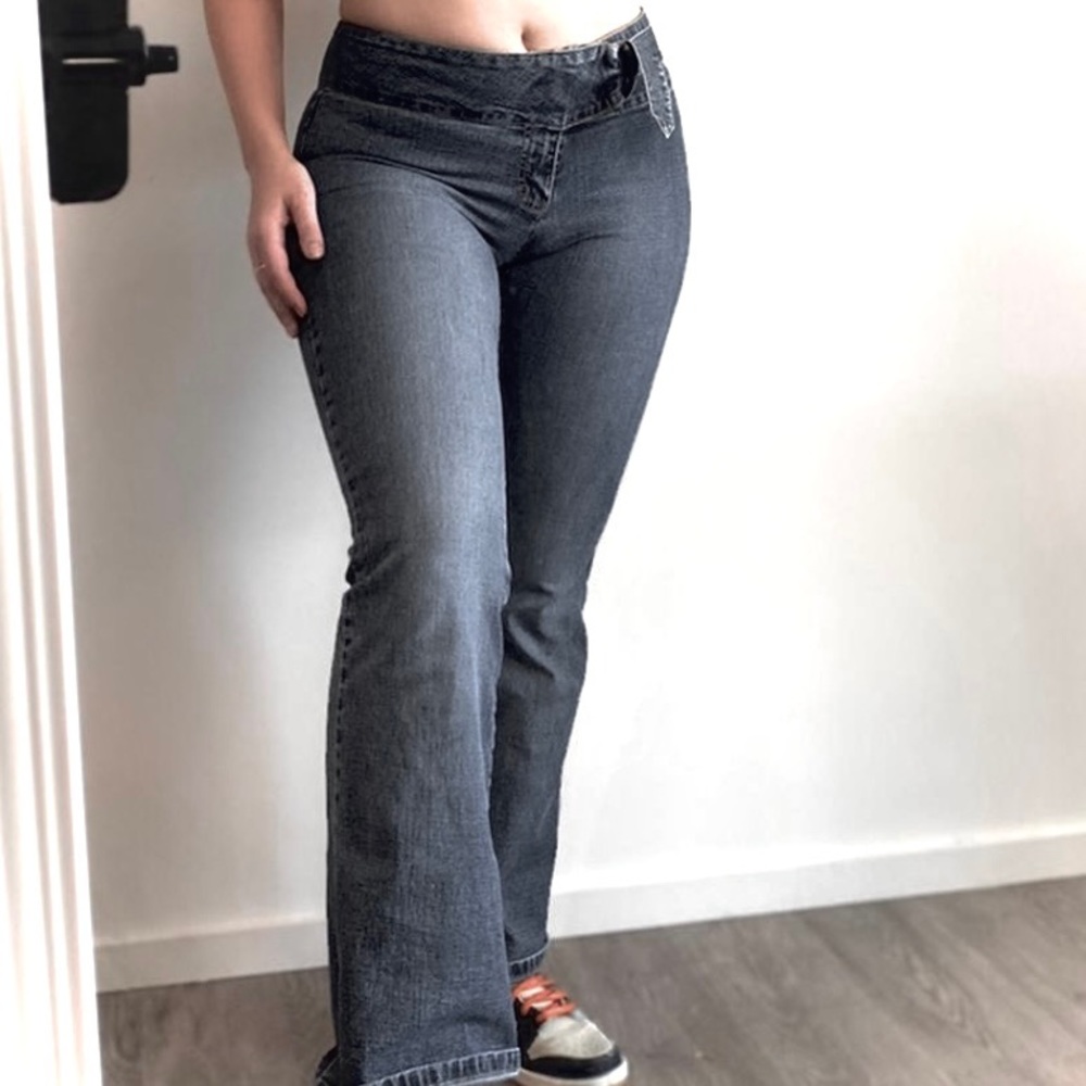 Juicy Couture y2k Lowrise Jeans w/ No Back Pockets & a O-Ring Waist Belt Closure